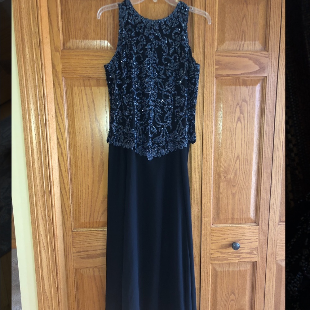 Beautiful dress, worn once.